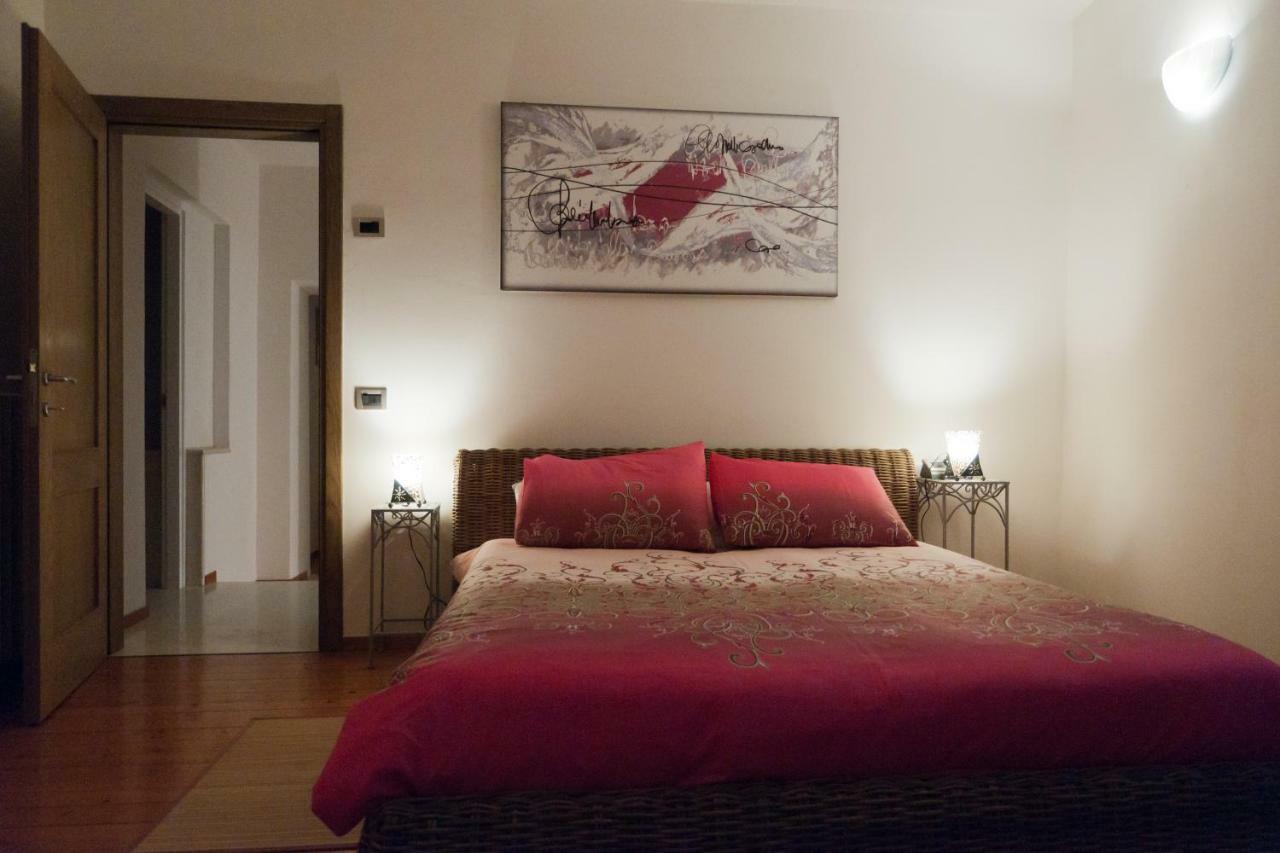 Casale Del Sole Garda Bed and Breakfast Monzambano Buitenkant foto